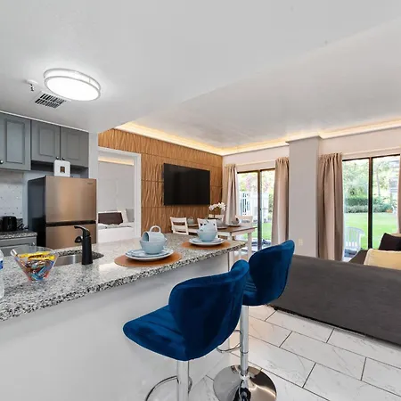 2 Suites Ground Floor Apartment Near Inter. Dr